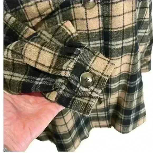 Forever 21 Ladies Black And Tan Heavy Buffalo Plaid Button Down Shirt Size Small - Picture 11 of 15